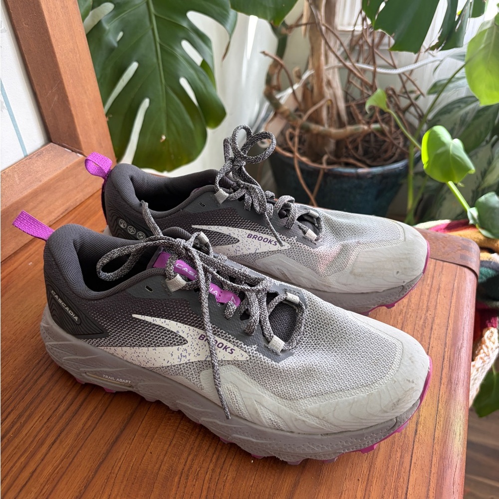 Brooks Cascadia 17 Women's Athletic Shoes in Gray and Purple - Picture 2 of 5